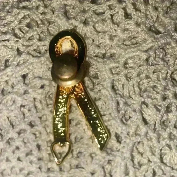 Women’s health & empowerment keychain/ pin lot - Picture 5 of 9